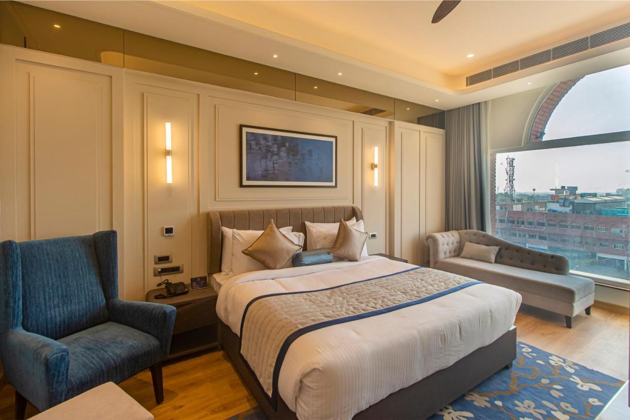 The Cove Wing Hotel Панчкула Екстериор снимка